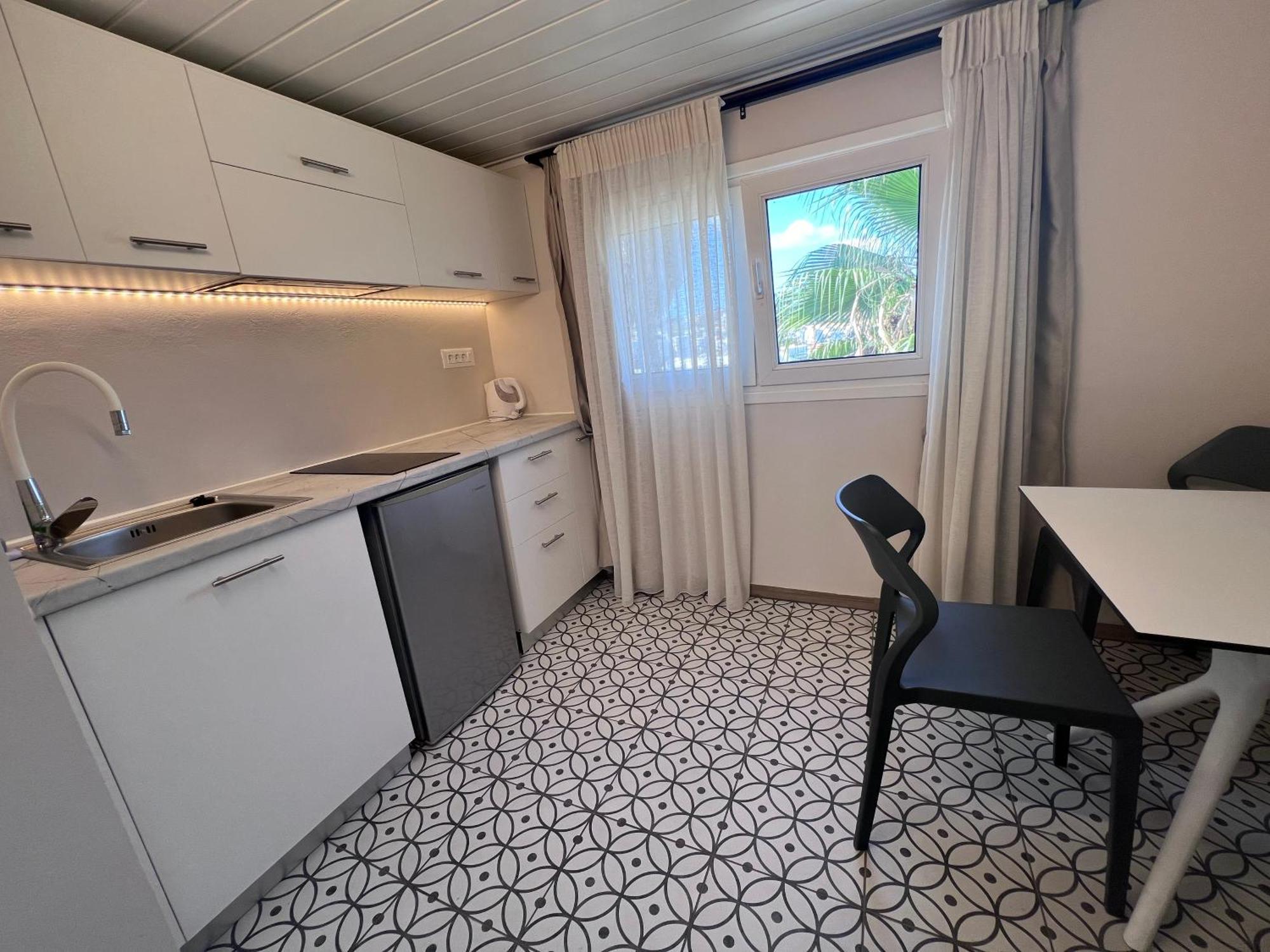 Sea Breeze Apartment Kalamaki  Exterior photo
